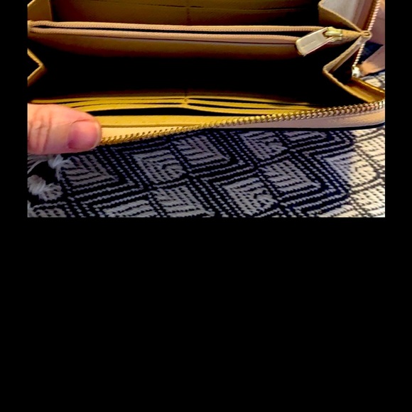 Authentic Coach Tan wallet in good condition open to offers - Picture 4 of 4